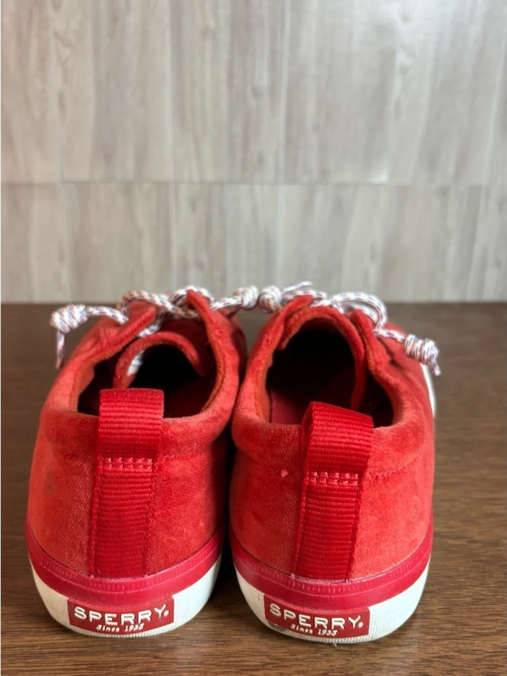 Sperry vibrant red